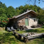 Urige Waidhaisl Berghütte im Bayerischen Wald bei Sonnen